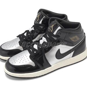 Youths Nike Air Jordan 1 Mid SE
"Black/Metallic Gold/Metallic Silver" sneakers